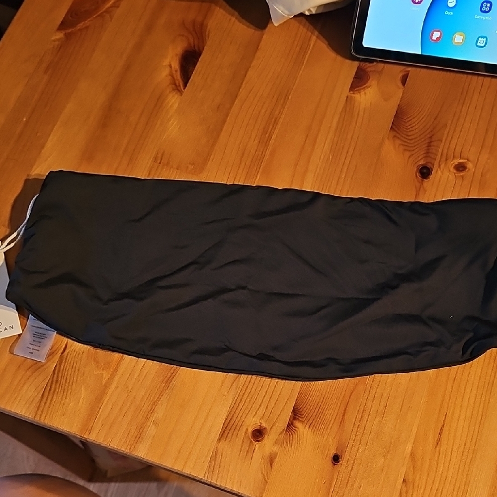 Good American Black Fabric Pouch